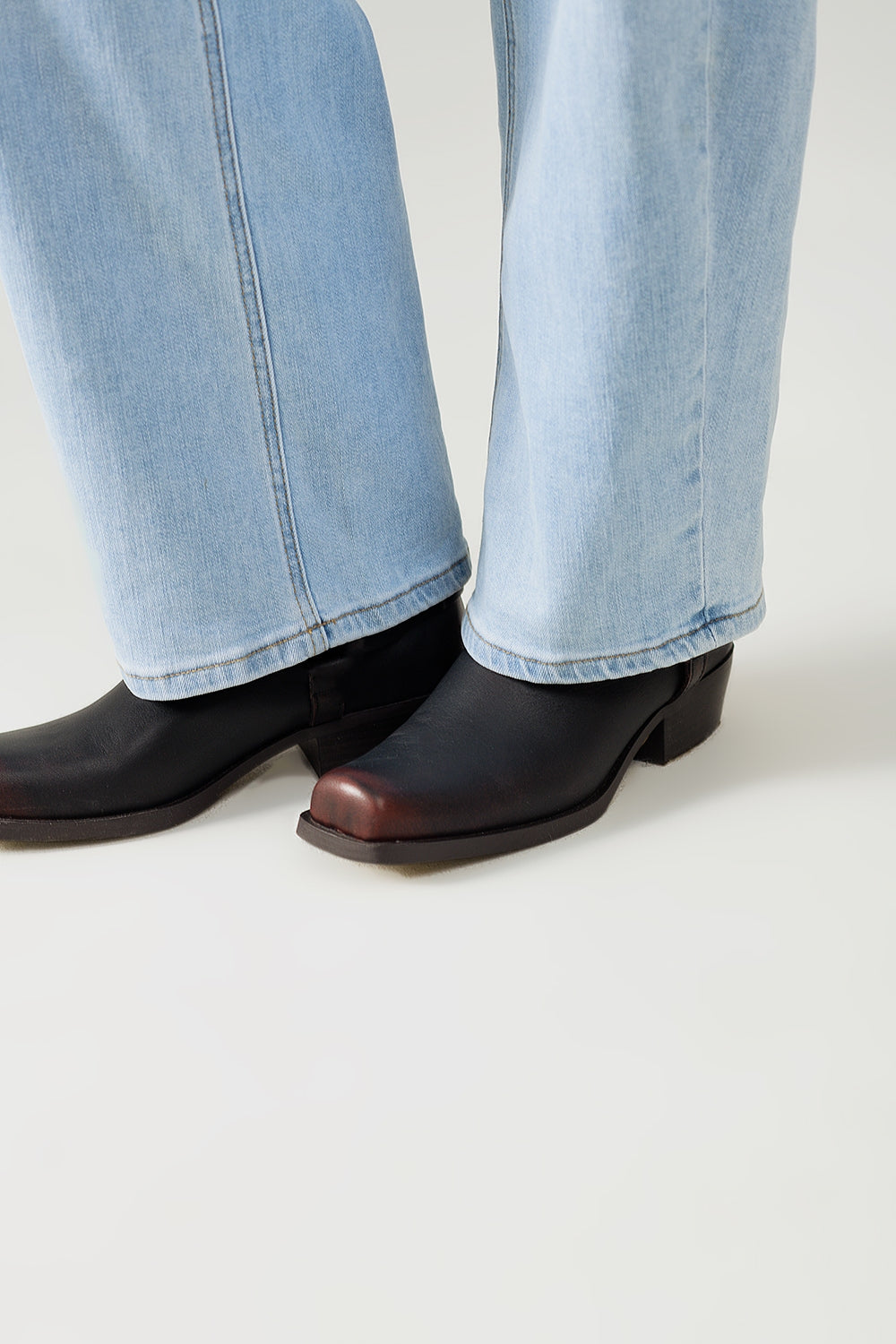 Vaqueros azul claro bubble Leg con cintura alta Q2