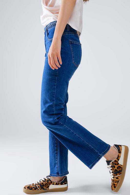 Q2 Vaqueros básicos azul oscuro con detalle de trenza en la cintura