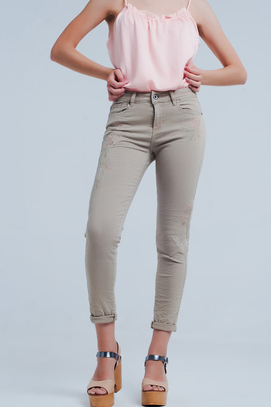 Q2 Vaqueros beige con bordado floral