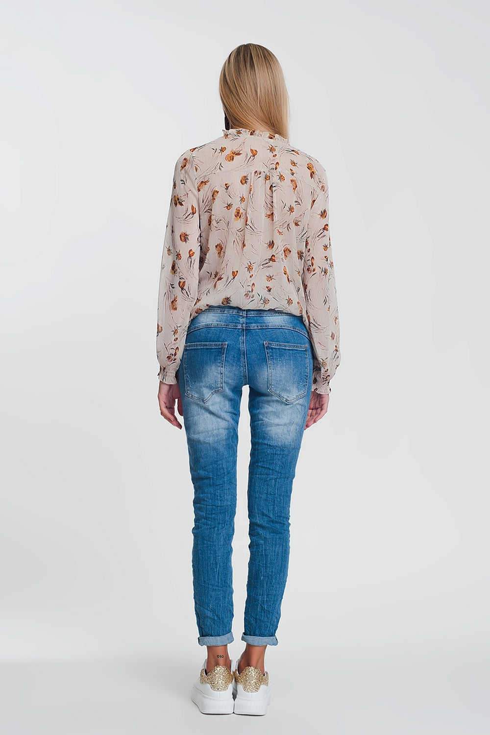 Vaqueros boyfriend arrugados en denim claro con detalles rasgados Q2