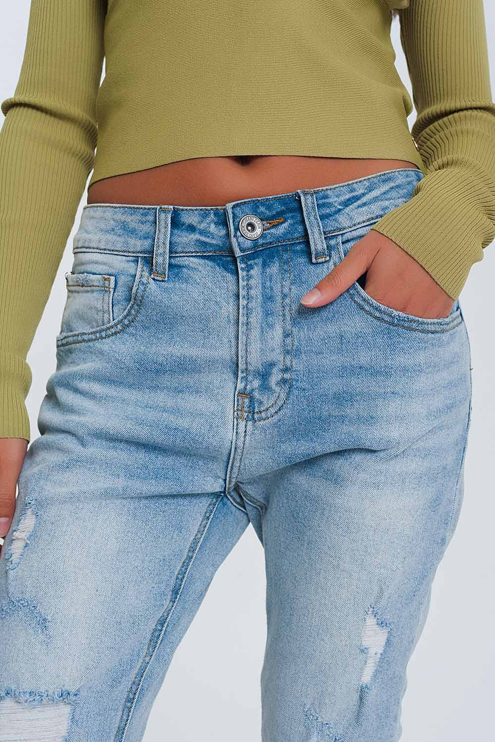 Vaqueros Boyfriend azul claro con detalles desgarrados Q2