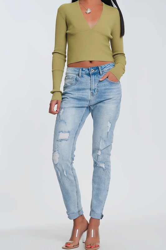 Q2 Vaqueros Boyfriend azul claro con detalles desgarrados