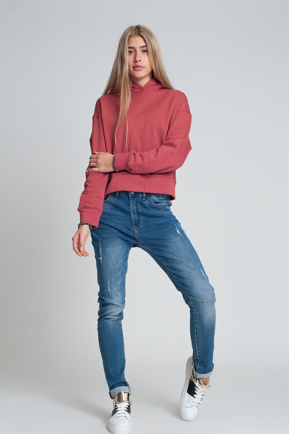 Vaqueros boyfriend azules con diseño desgastado Q2