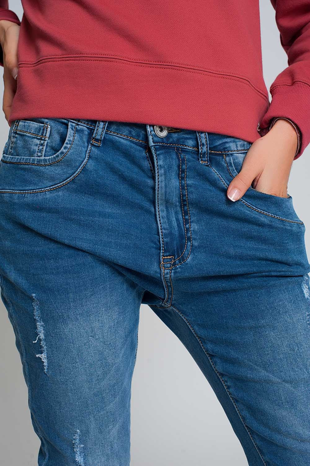 Vaqueros boyfriend azules con diseño desgastado Q2