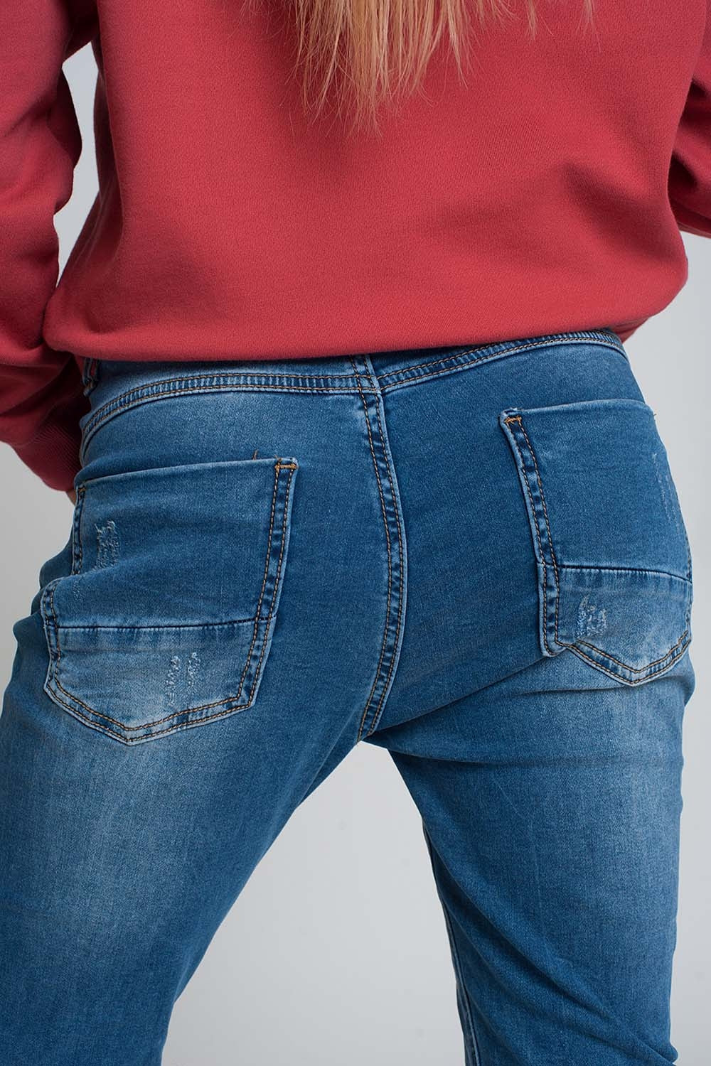 Vaqueros boyfriend azules con diseño desgastado Q2