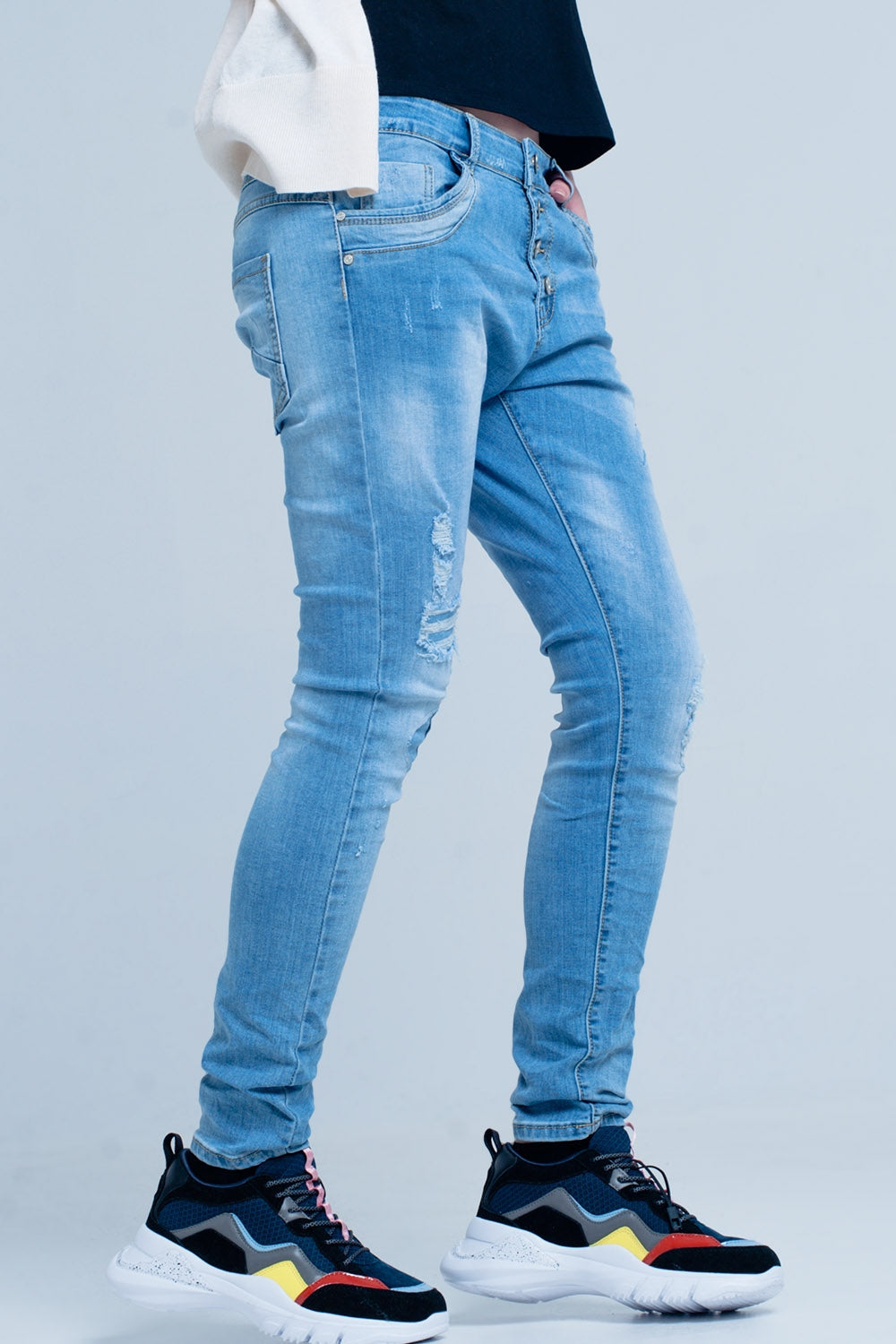 Vaqueros boyfriend rasgados con botones Q2