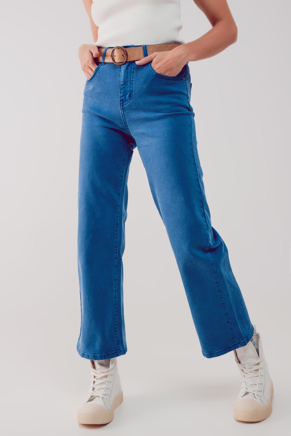 Vaqueros capri color azul de pernera ancha Q2