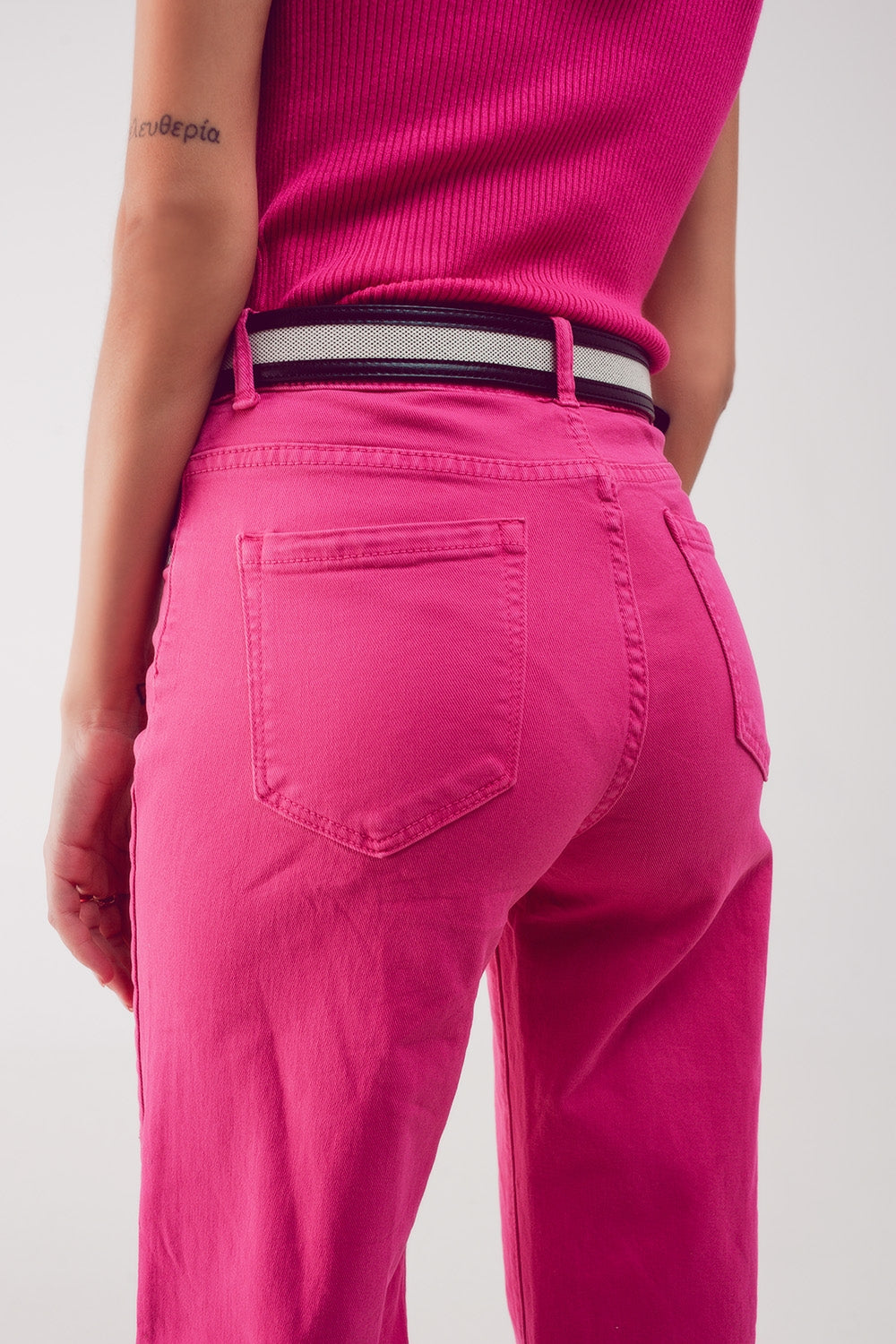 Vaqueros capri color fushia de pernera ancha Q2