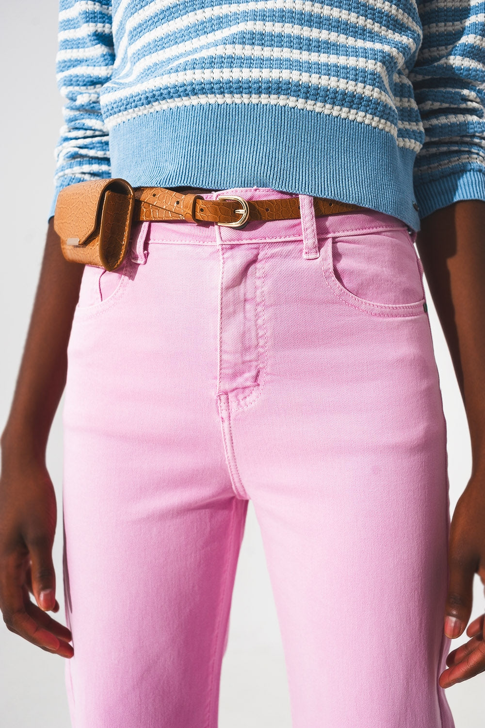 Vaqueros capri color rosa chicle de pernera ancha Q2