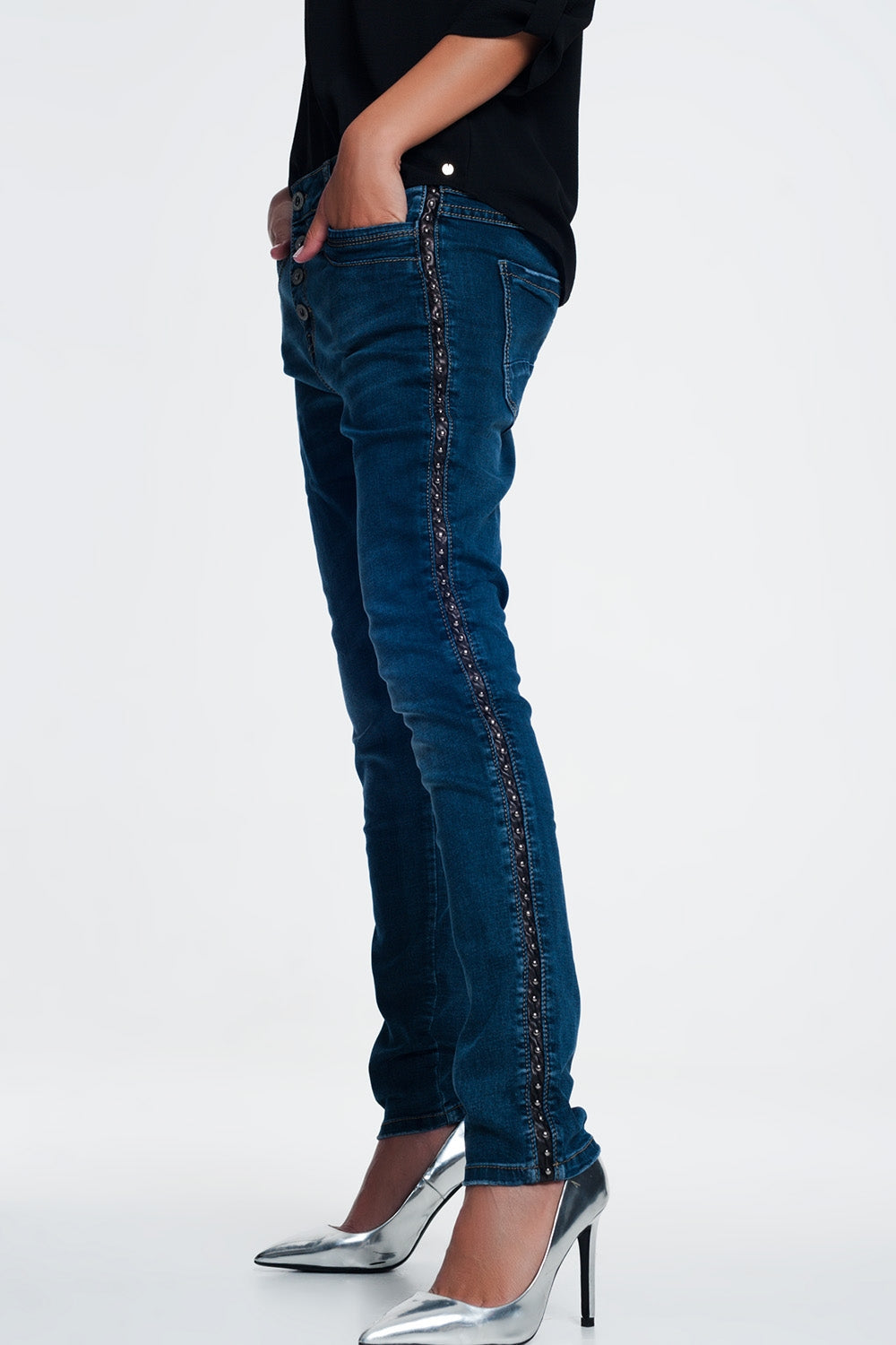 Vaqueros con tachuelas con tira lateral polipiel Q2