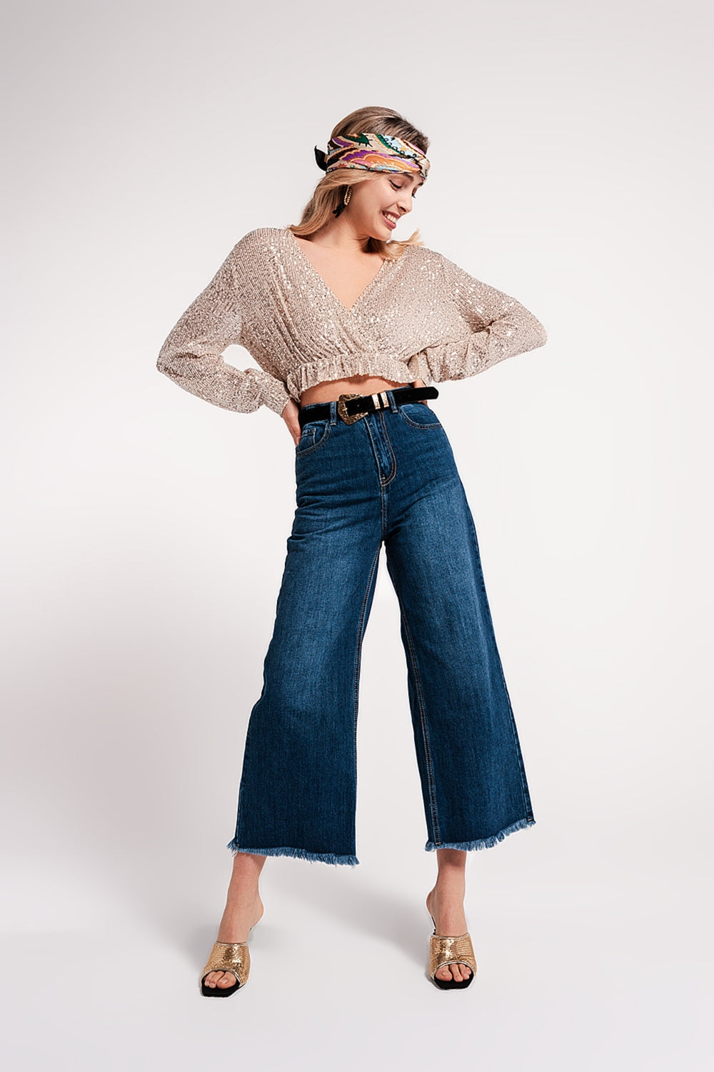 Vaqueros Cropped azul con bajos deshilachados Q2