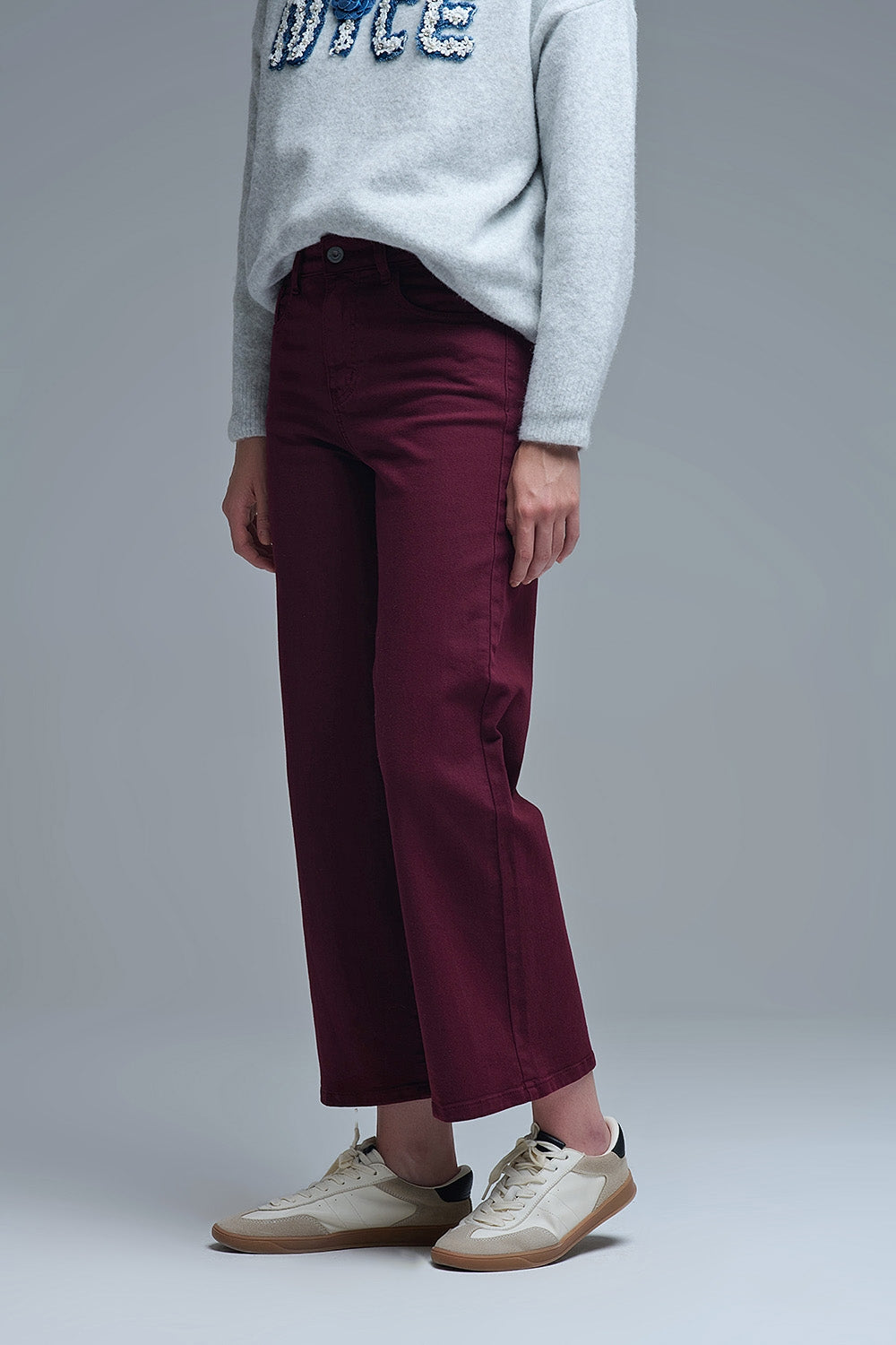 Vaqueros cropped wide leg en burdeos Q2