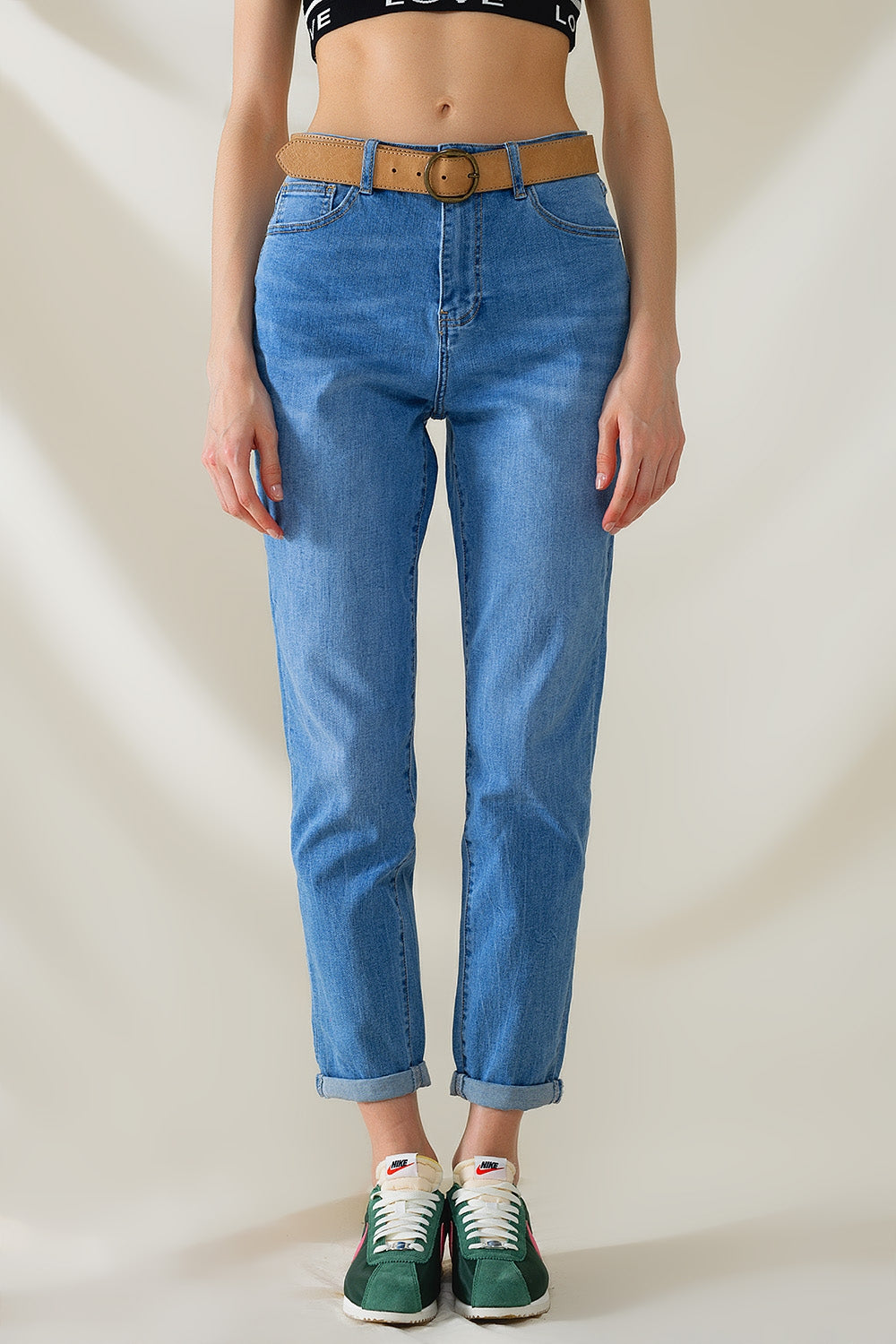 Q2 Vaqueros de cintura alta en denim elástico de lavado medio