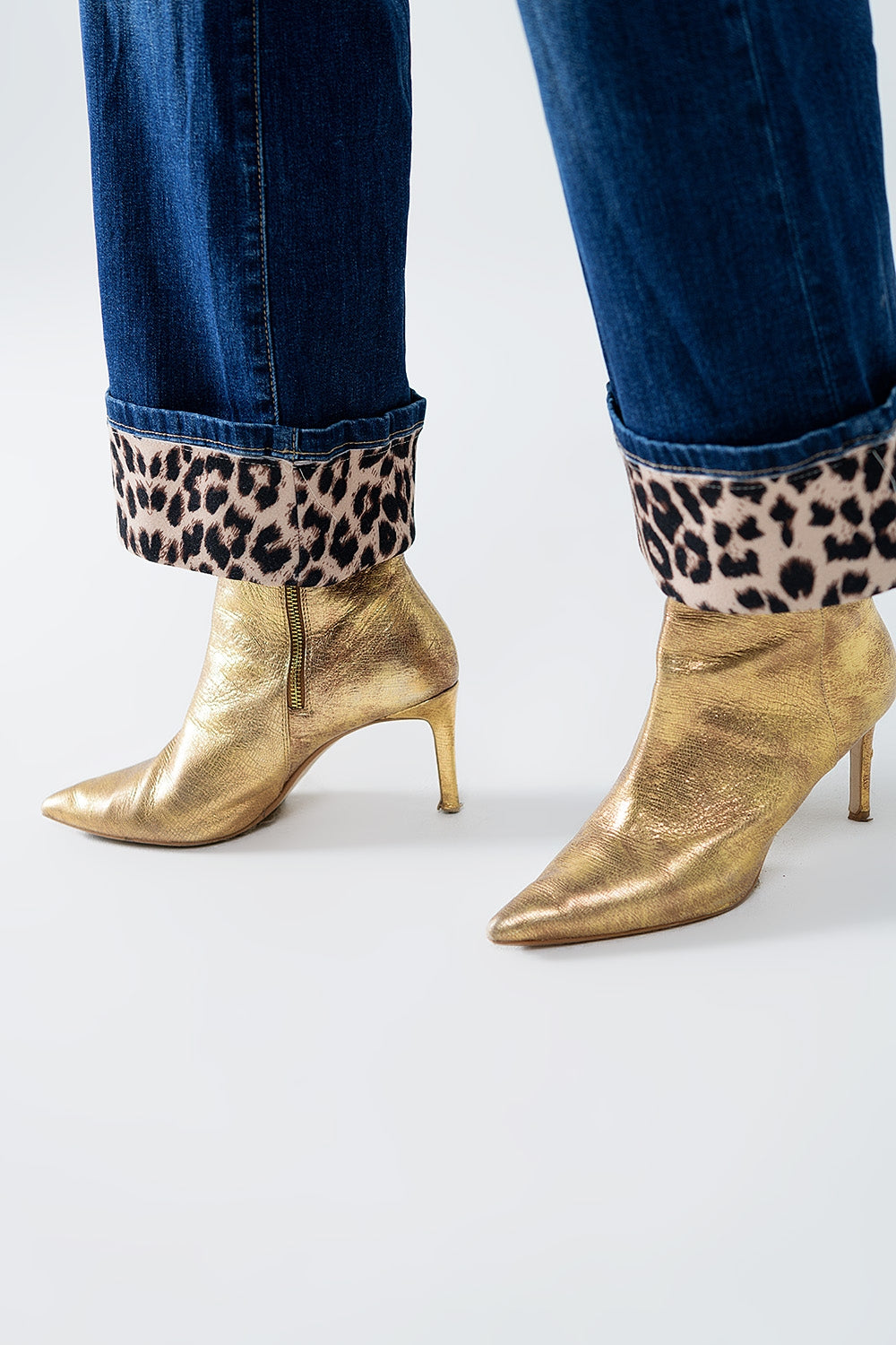 Vaqueros de pernera ancha con raya de leopardo en el bajo Q2