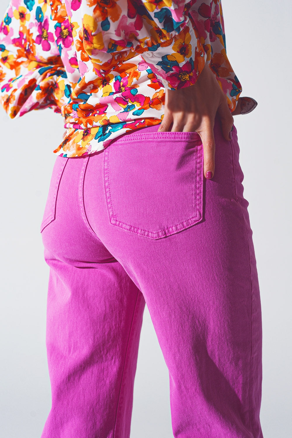 Vaqueros de pierna recta con dobladillo corto en fucsia Q2