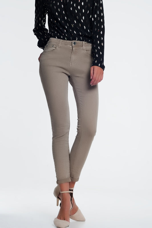 Q2 Vaqueros de talle alto en color beige