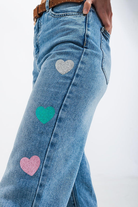 Q2 Vaqueros de talle alto y corte recto con lavado medio y estampado de corazones