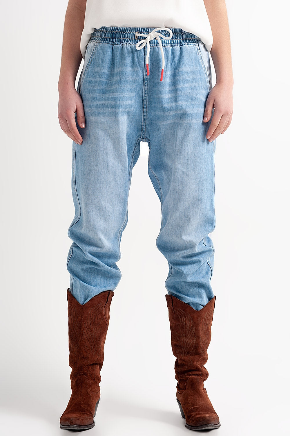 Vaqueros estilo jogger ligeros con lavado medio Q2
