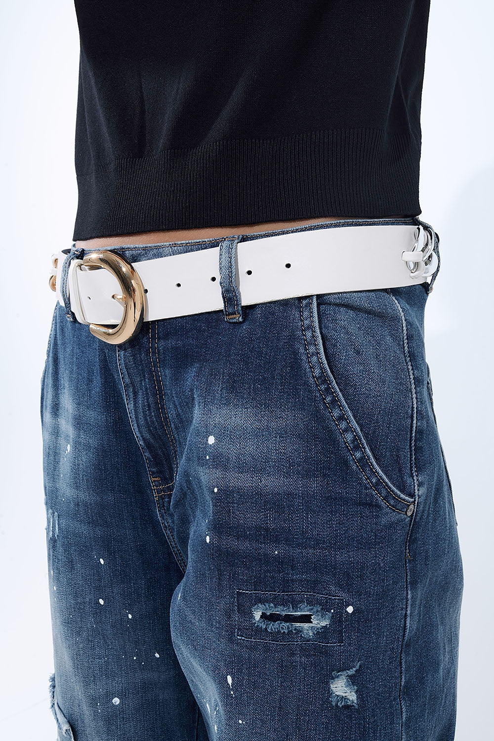 Vaqueros holgados con parches desgastados y detalles pintados Q2