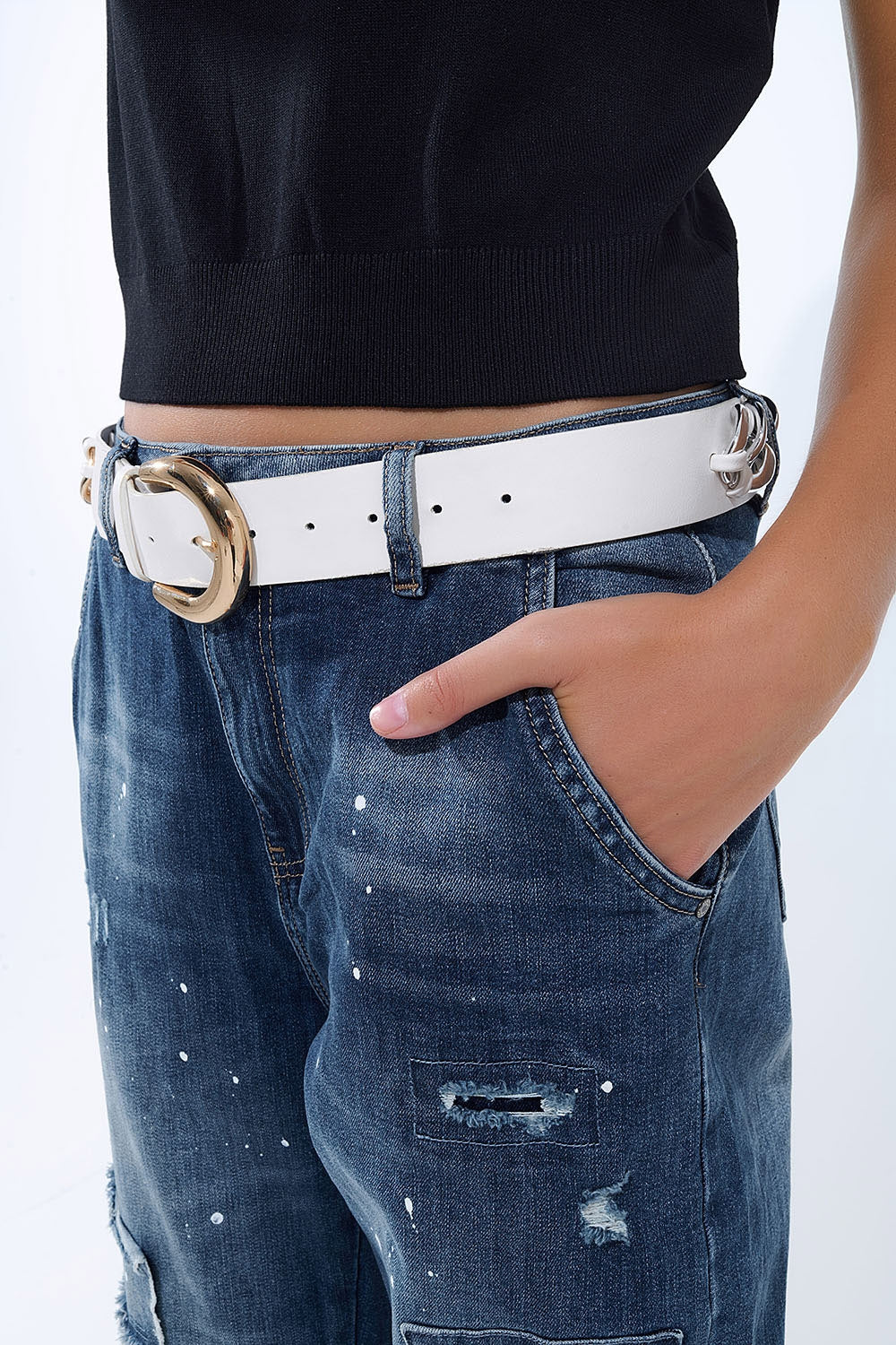 Vaqueros holgados con parches desgastados y detalles pintados Q2