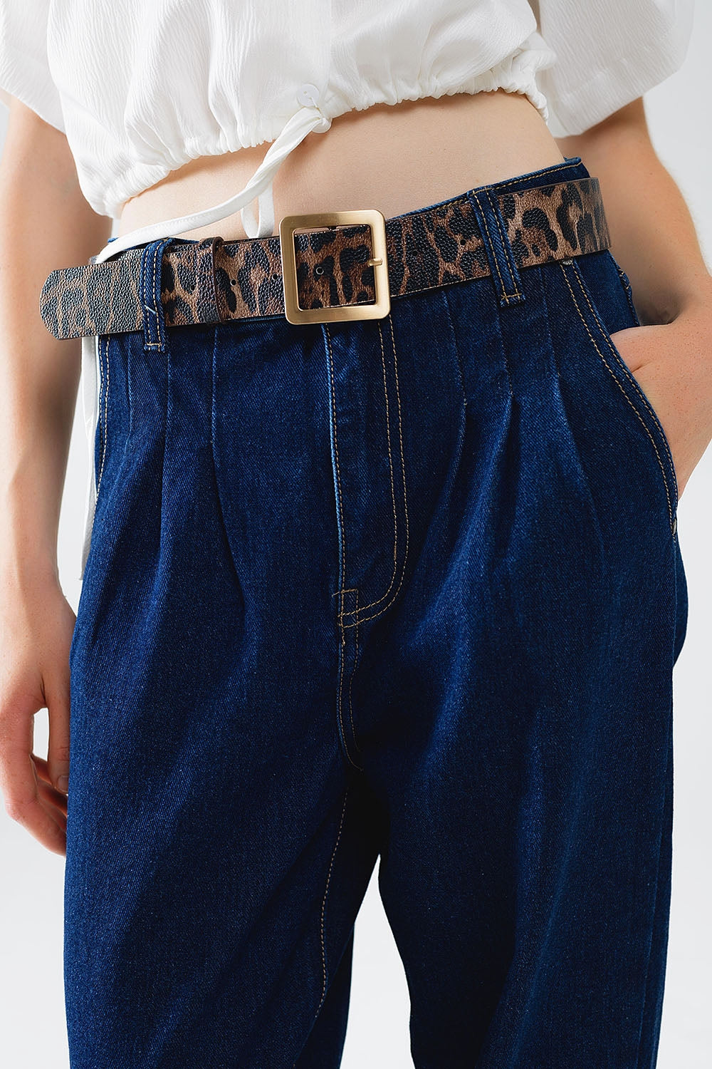 Vaqueros Mom azul raw con detalle de pinzas Q2