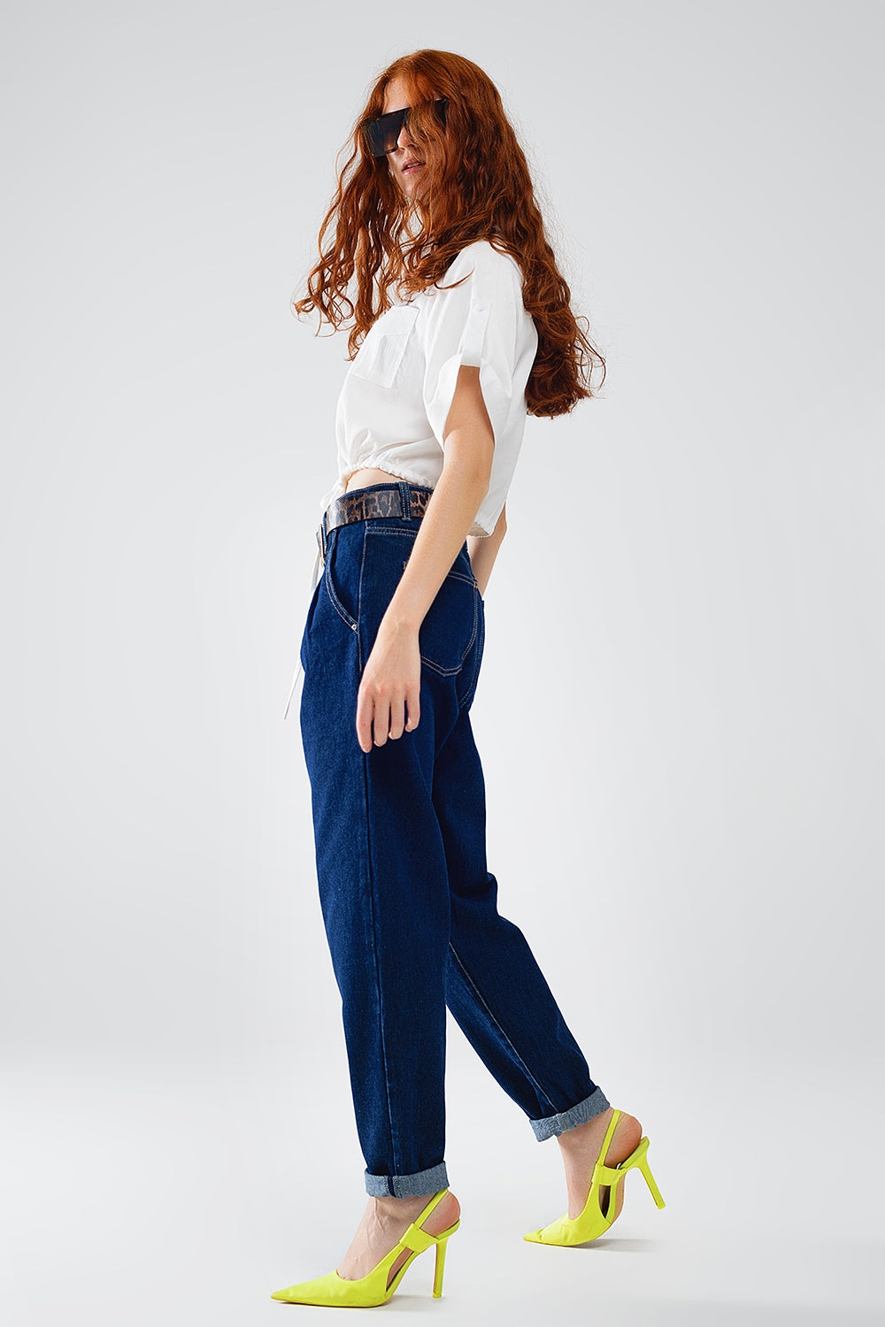 Vaqueros Mom azul raw con detalle de pinzas Q2
