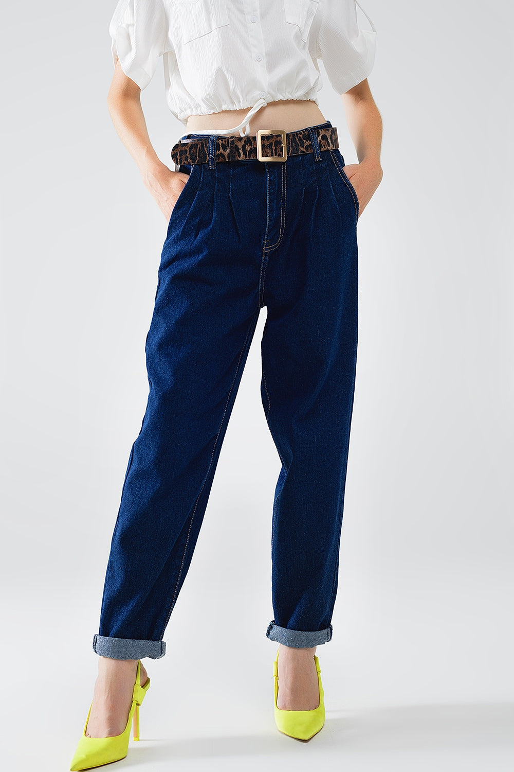 Vaqueros Mom azul raw con detalle de pinzas Q2