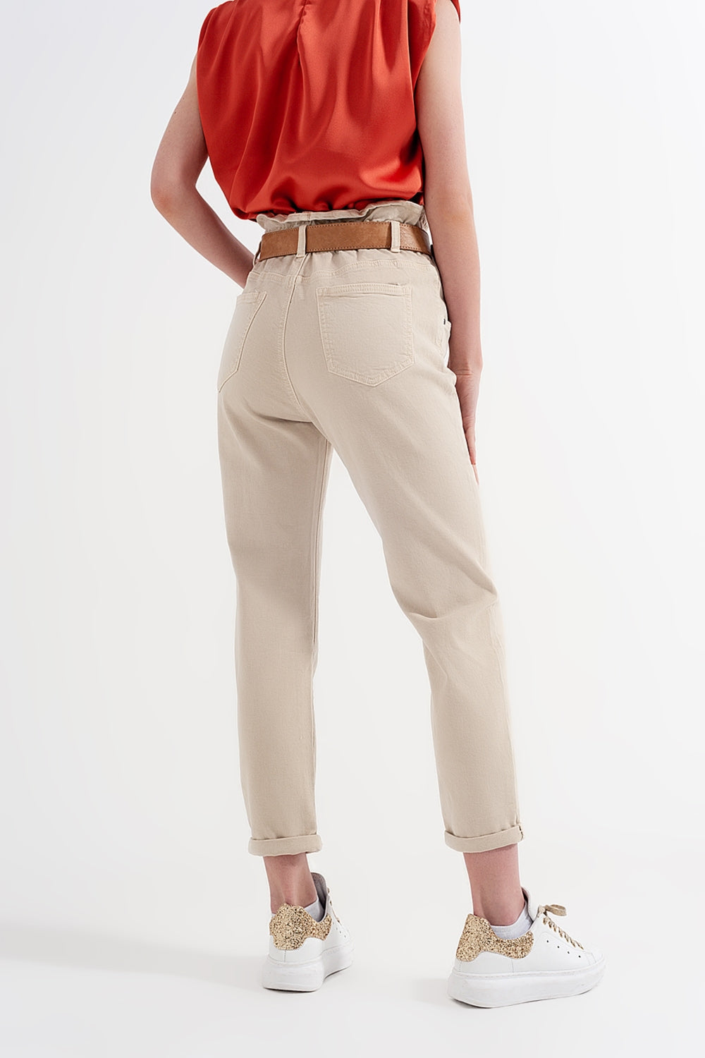 Vaqueros Mom con cintura elástica paperbag en beige Q2