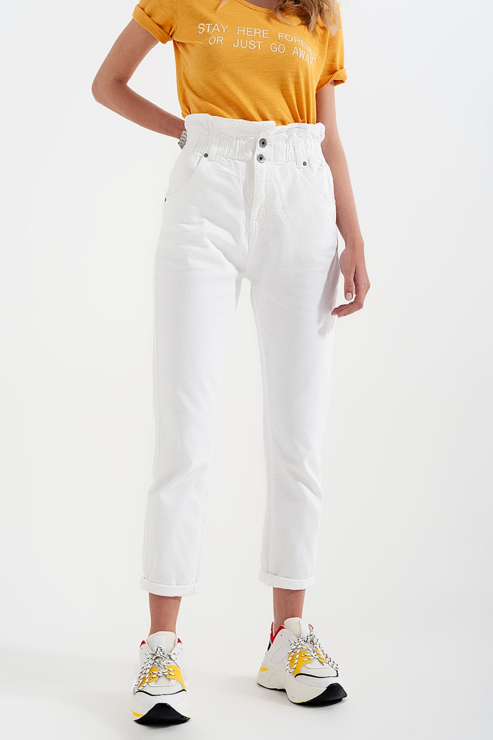 Vaqueros Mom con cintura elástica paperbag en blanco Q2