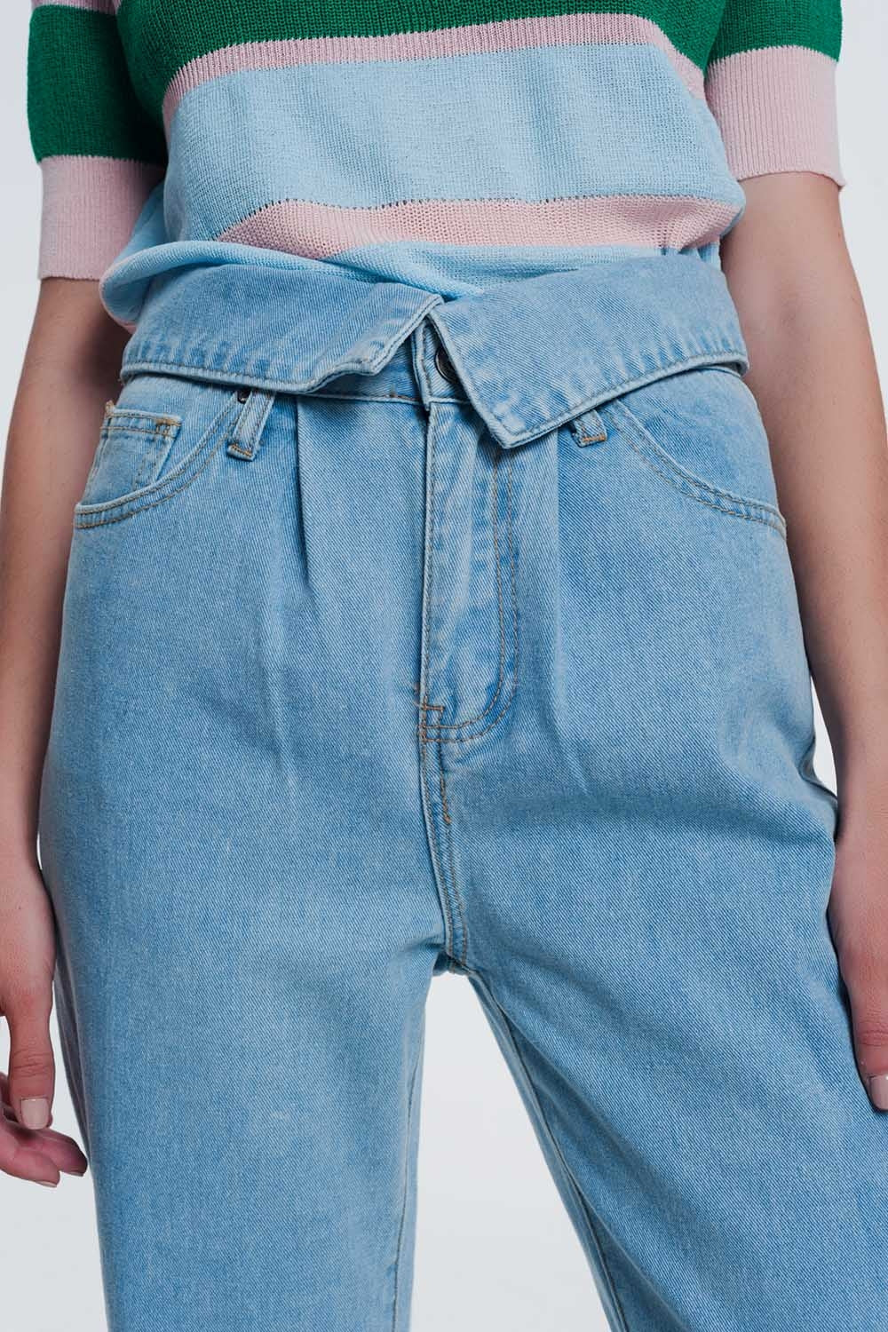 Vaqueros Mom con detalle en la parte delantera plisado y cintura doblada Q2