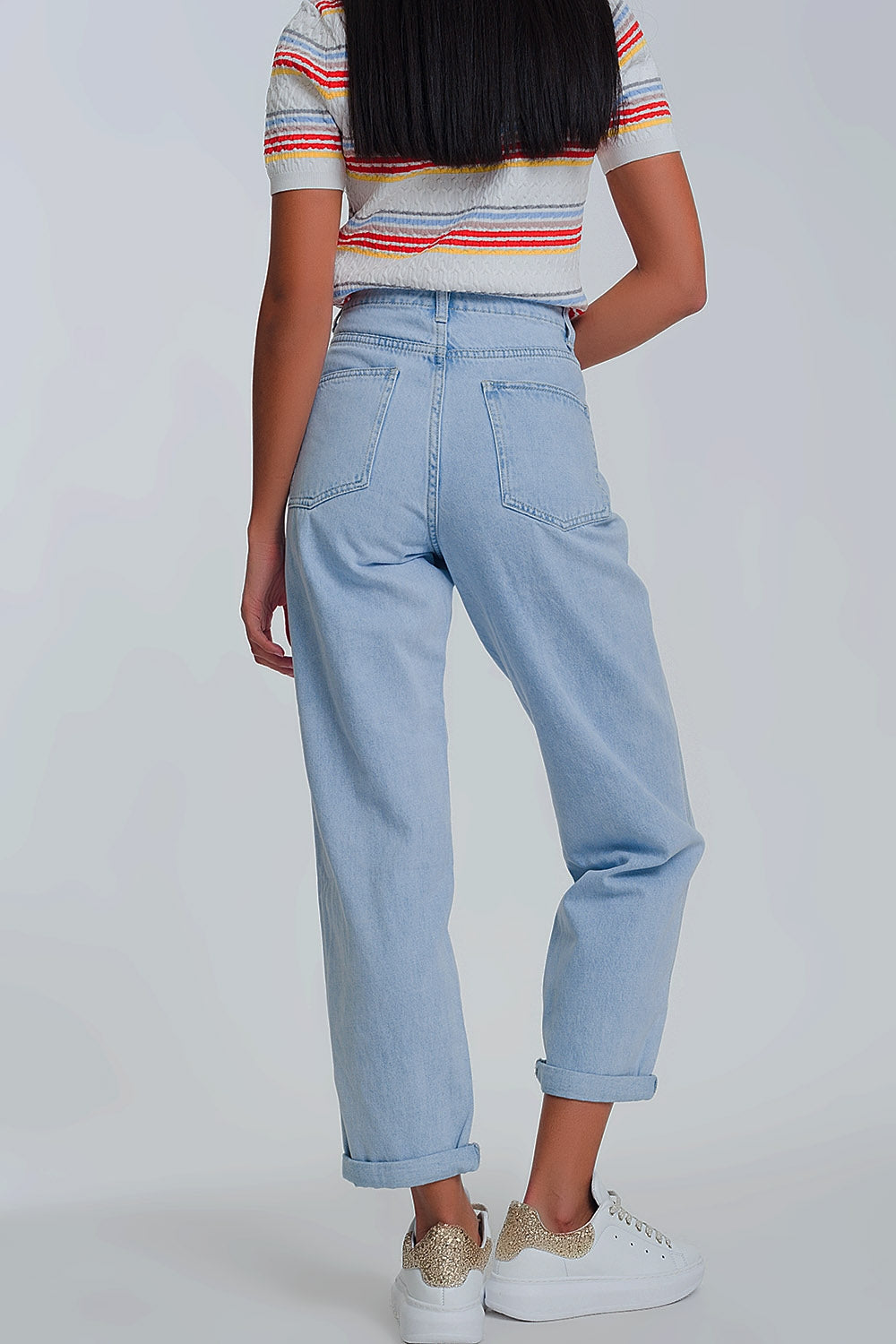 Vaqueros mom de talle alto con azul claro Q2
