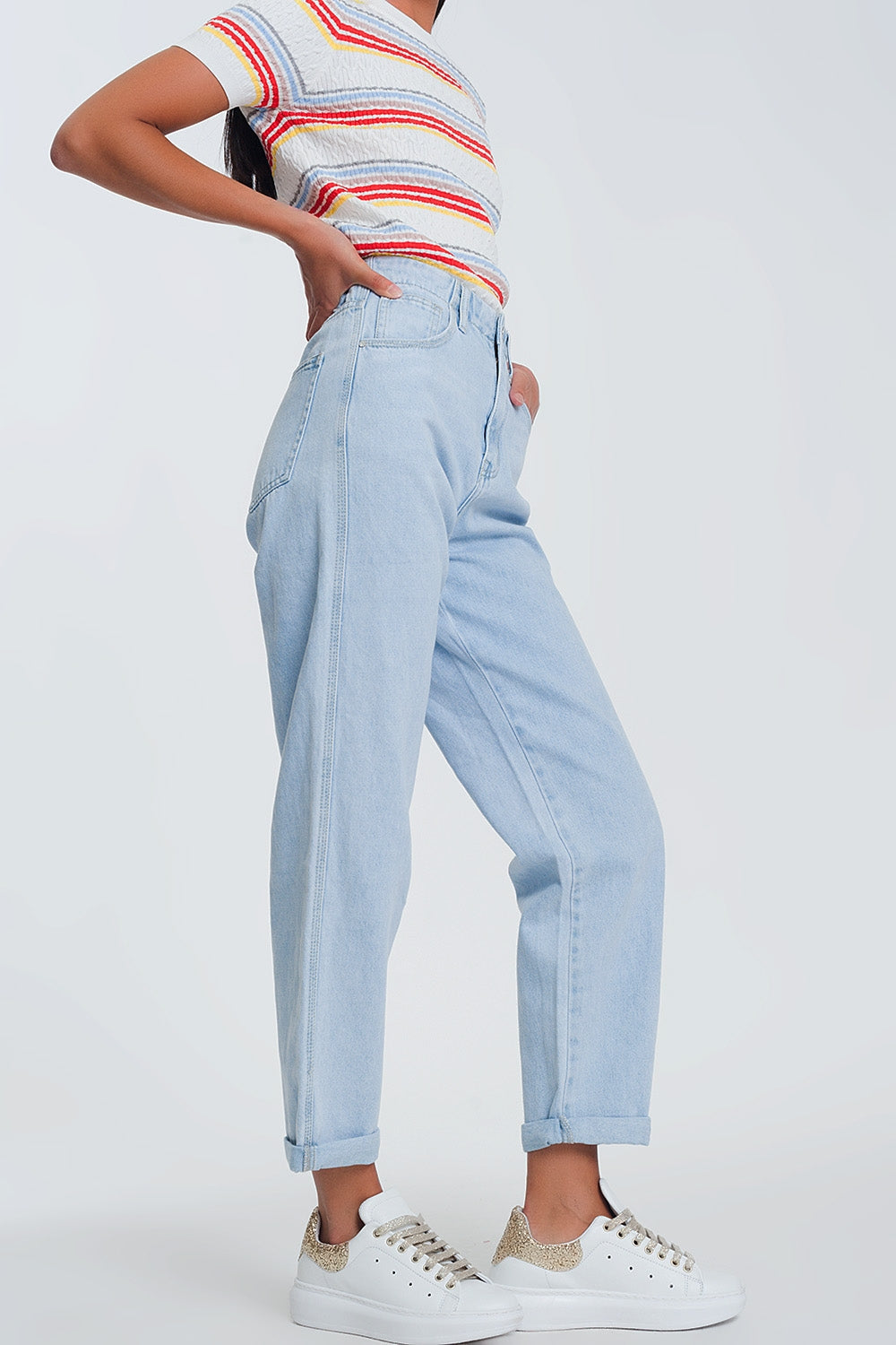 Vaqueros mom de talle alto con azul claro Q2