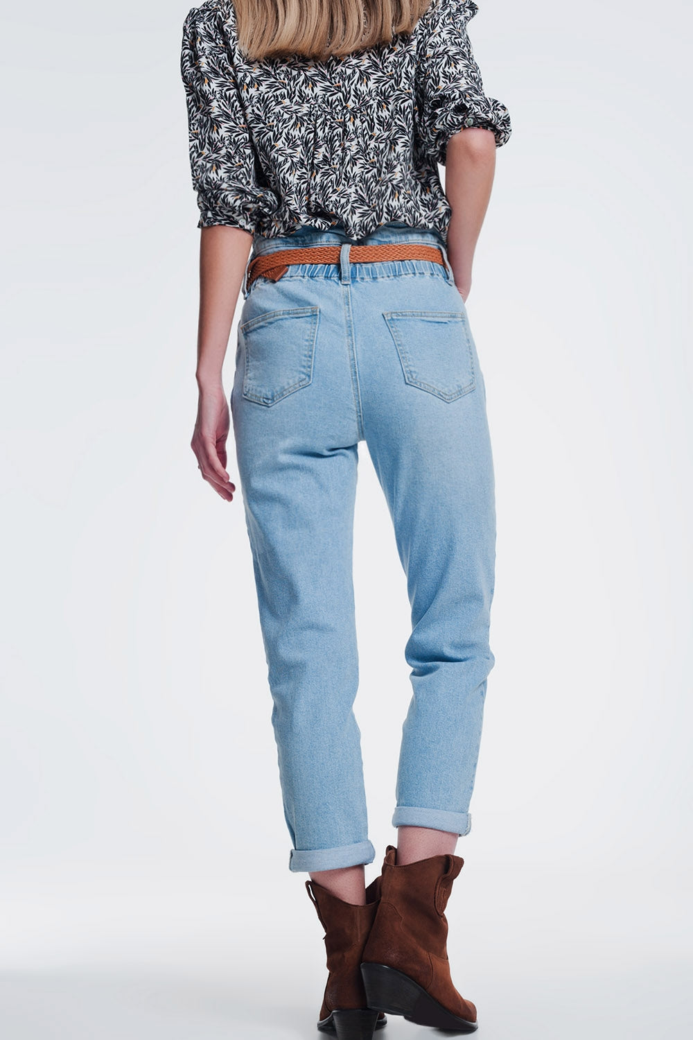 Vaqueros Mom slim de talle alto con diseño reciclado y lavado vintage medio Q2