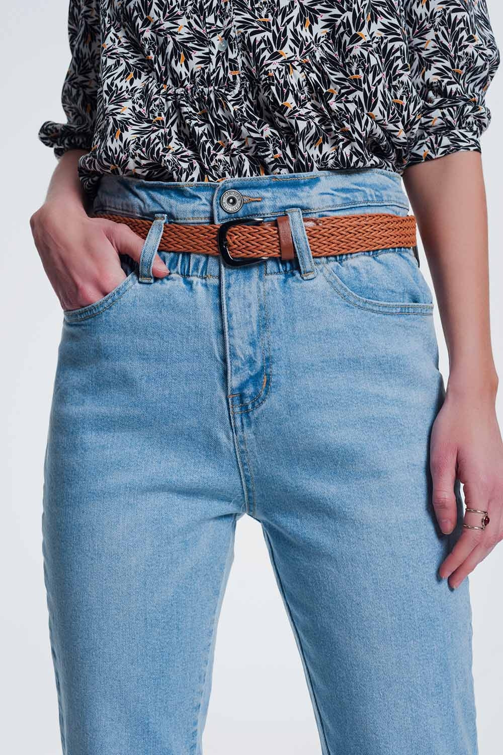 Vaqueros Mom slim de talle alto con diseño reciclado y lavado vintage medio Q2