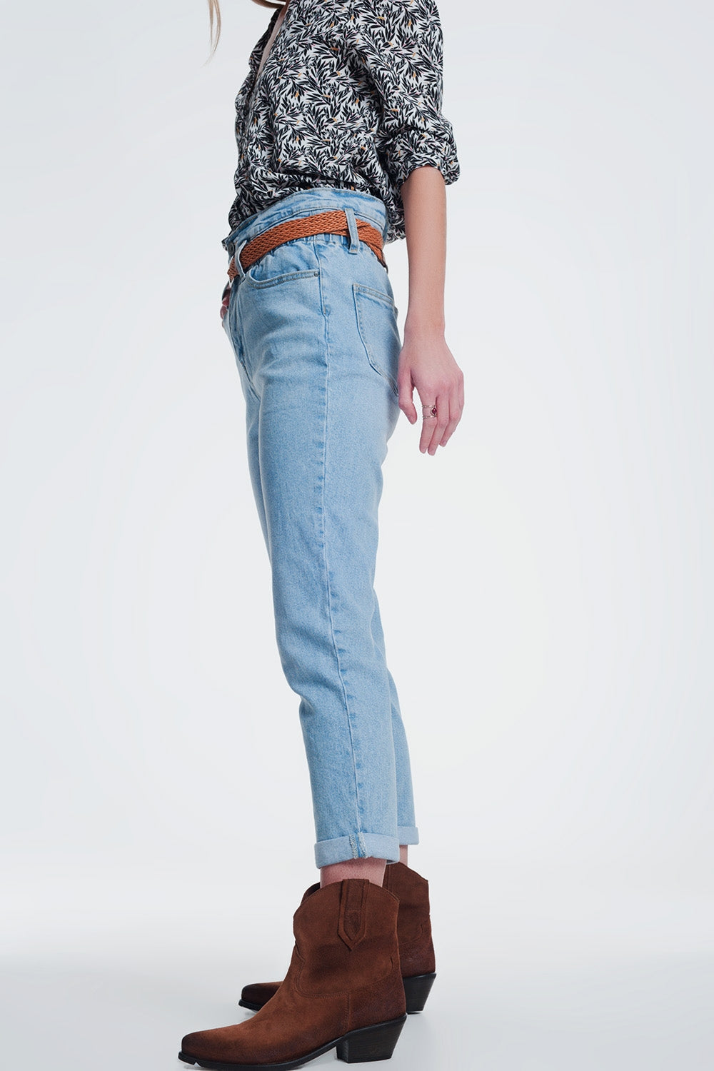 Vaqueros Mom slim de talle alto con diseño reciclado y lavado vintage medio Q2