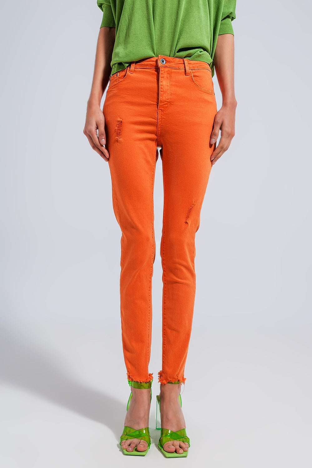 Vaqueros naranja de talle alto y corte pitillo Q2