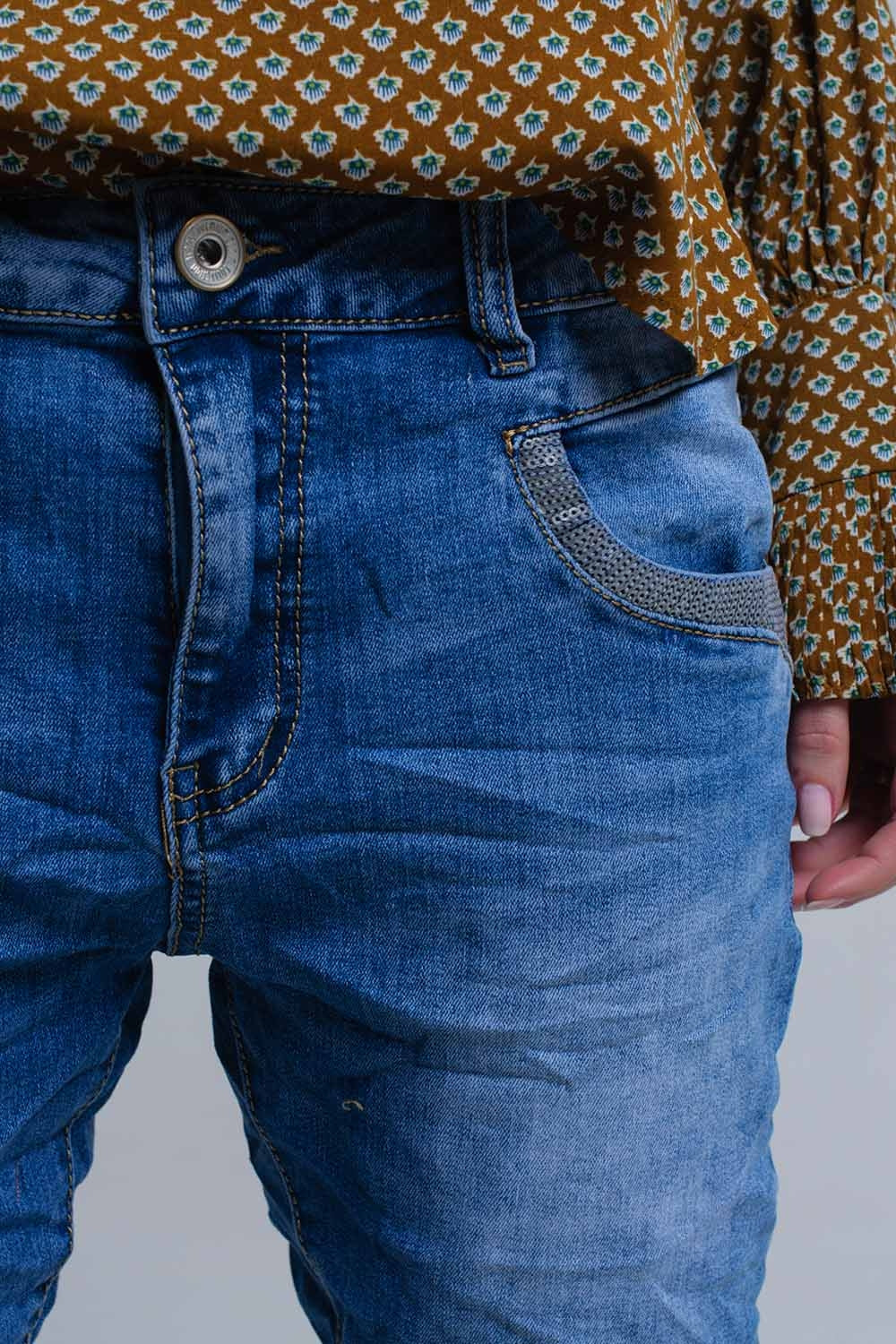 Vaqueros pitillo azules con detalles de lentejuelas Q2