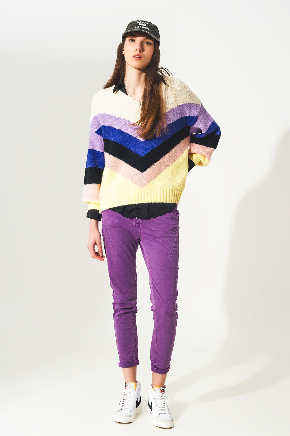 Vaqueros pitillo color morado con botones a la vista Q2