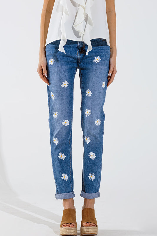 Q2 Vaqueros pitillo con estampado de margaritas blancas en lavado medio