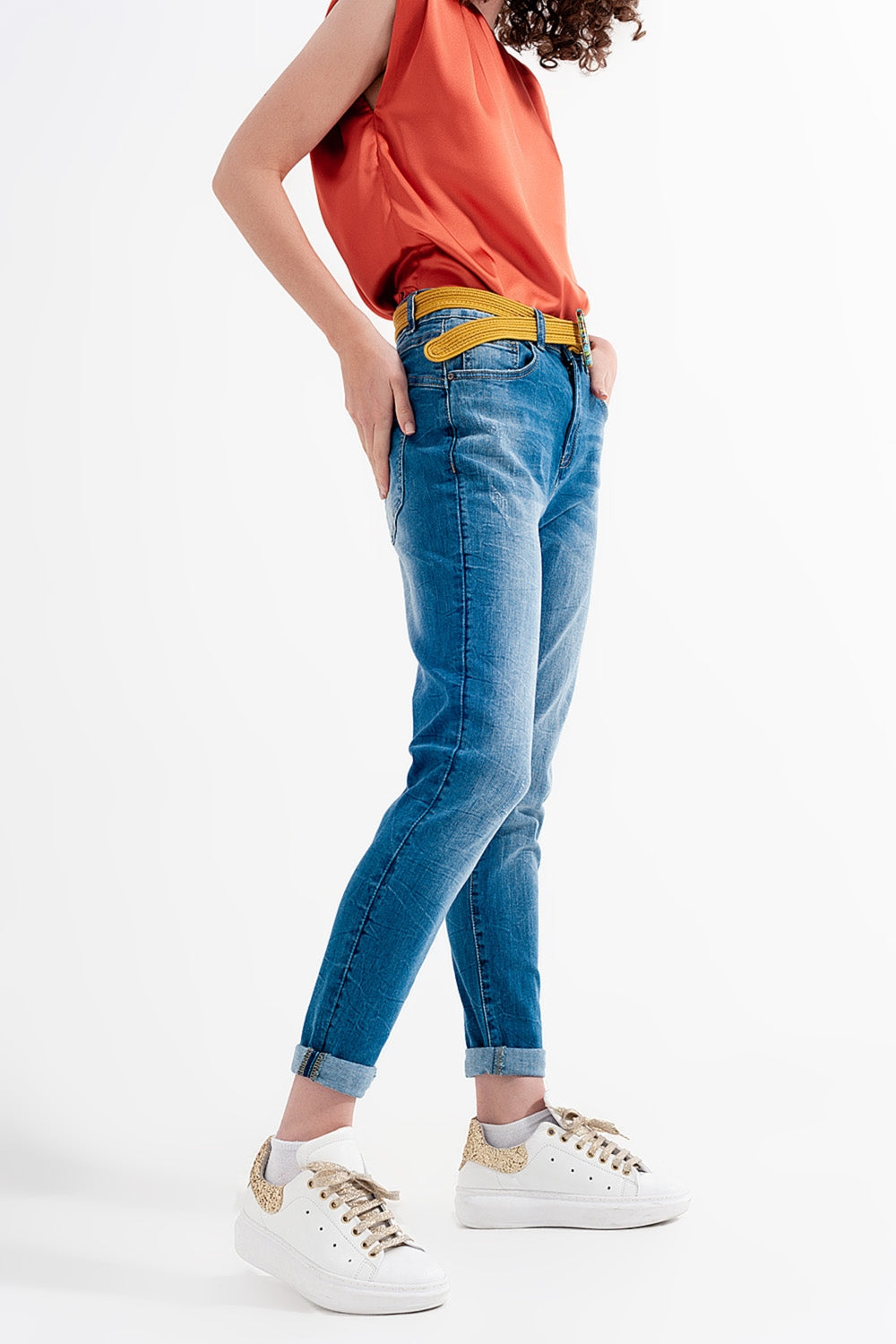 Vaqueros pitillo con lavado azul y rotos Q2