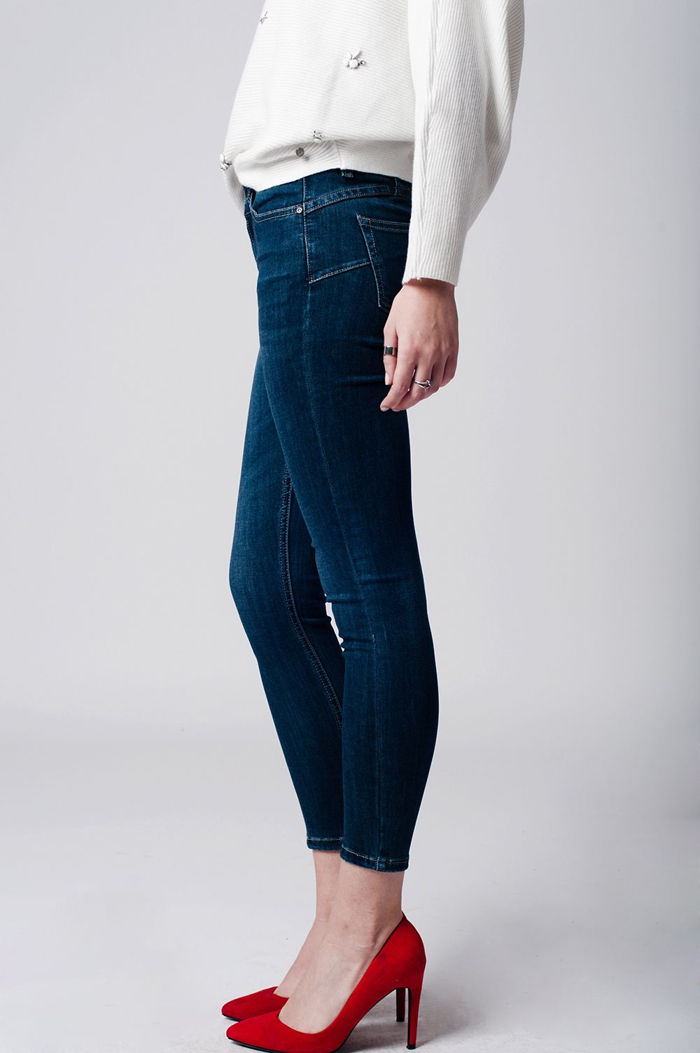 Vaqueros pitillo de talle bajo en denim oscuro Q2