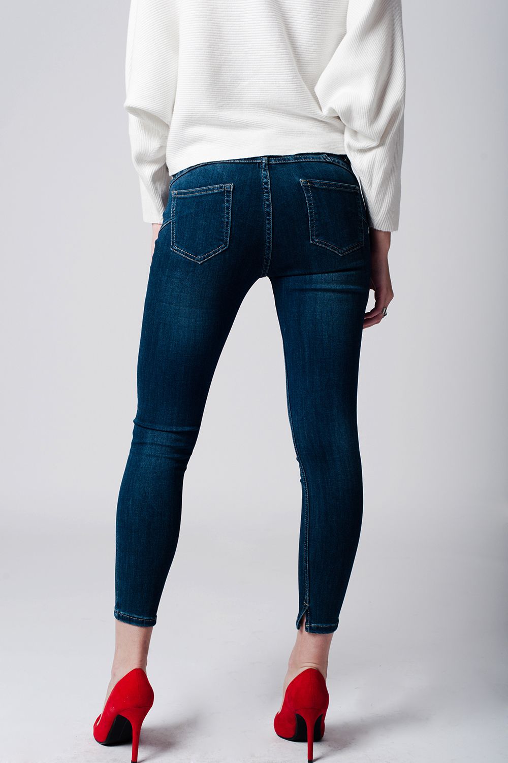 Vaqueros pitillo de talle bajo en denim oscuro Q2