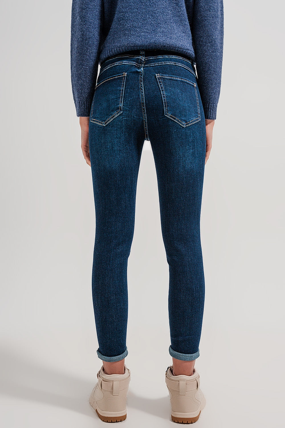 Vaqueros pitillo talle alto color azul oscuro Q2
