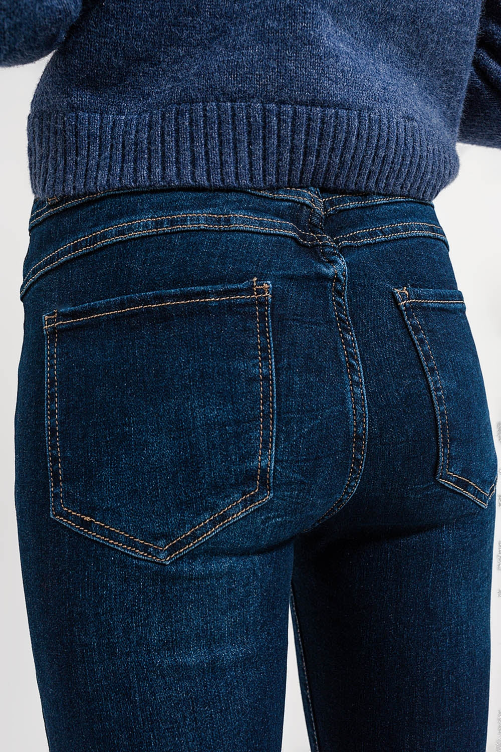 Vaqueros pitillo talle alto color azul oscuro Q2
