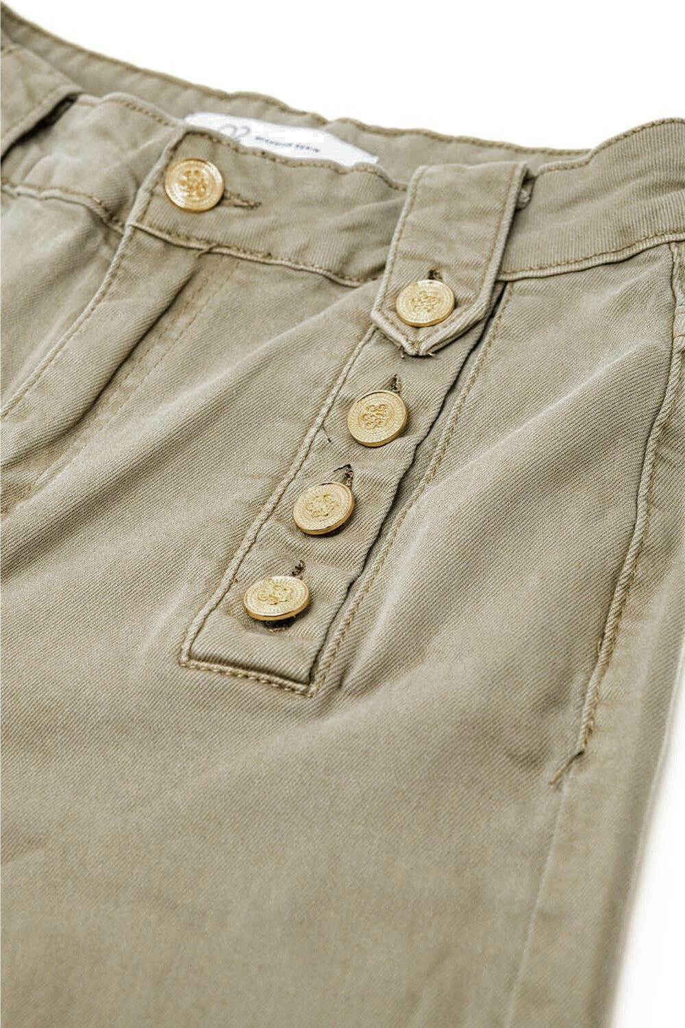Vaqueros rectos con botones dorados laterales en beige Q2