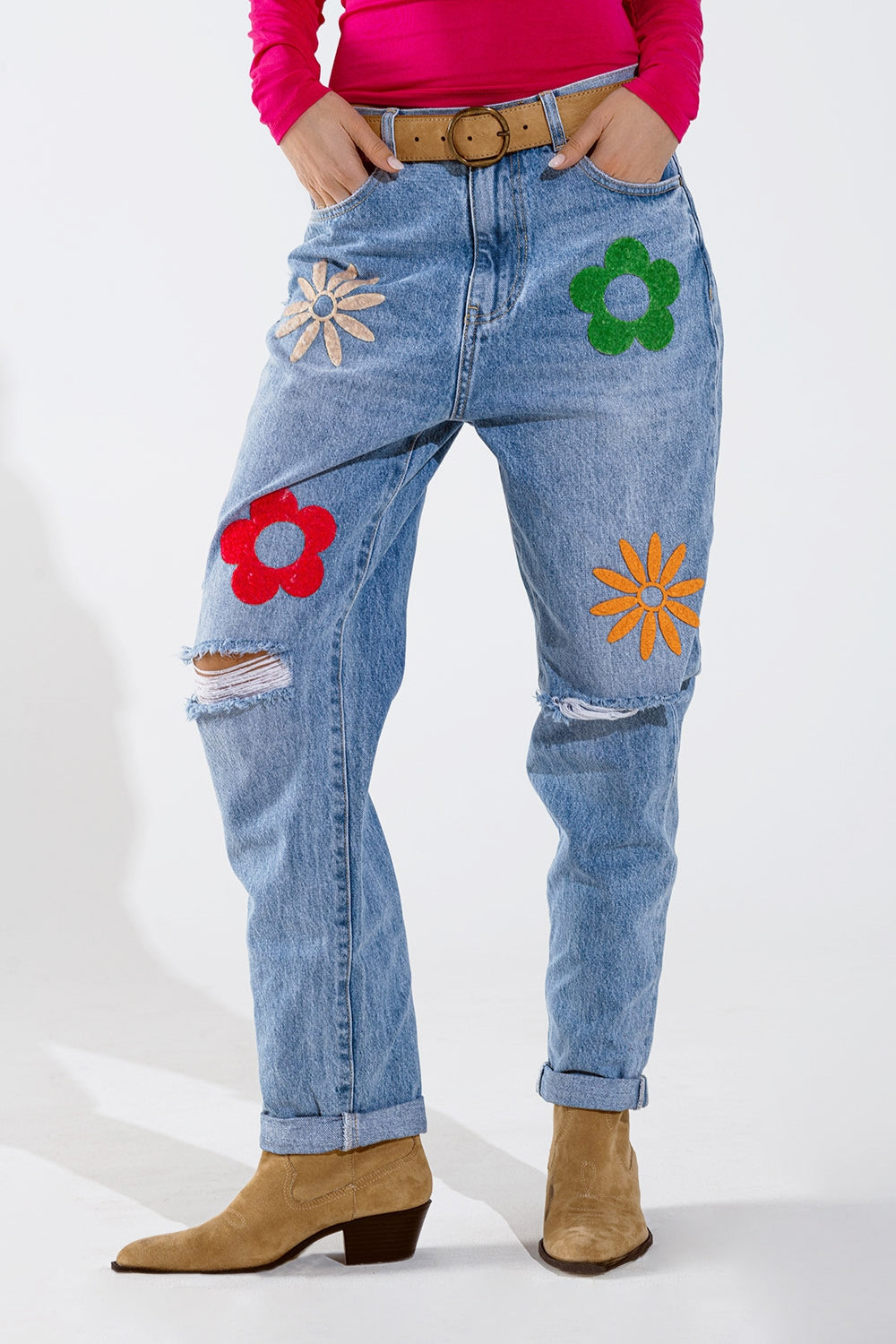Vaqueros rectos con detalle de flores en azul lavado Q2