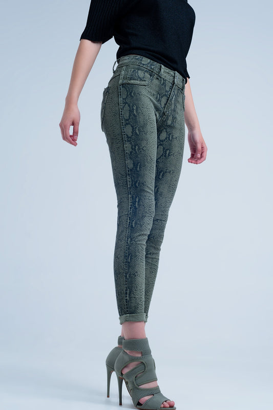 Q2 Vaqueros reversibles verdes con estampado de serpiente