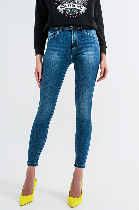 Q2 Vaqueros skinny con lavado azul medio de talle alto
