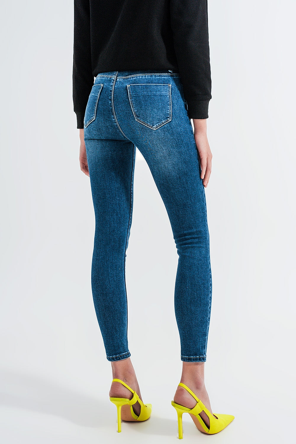 Vaqueros skinny con lavado azul medio de talle alto Q2