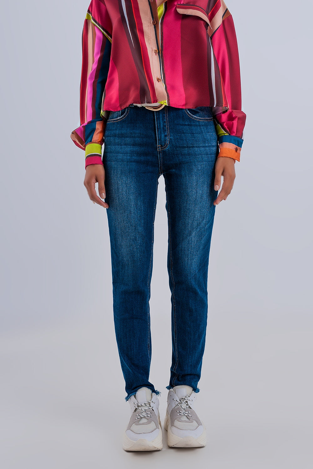 Q2 Vaqueros skinny de cintura alta con bajos sin rematar en azul oscuro